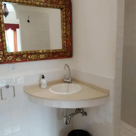 Mi Casa Su Casa فيلة لا أوليفا